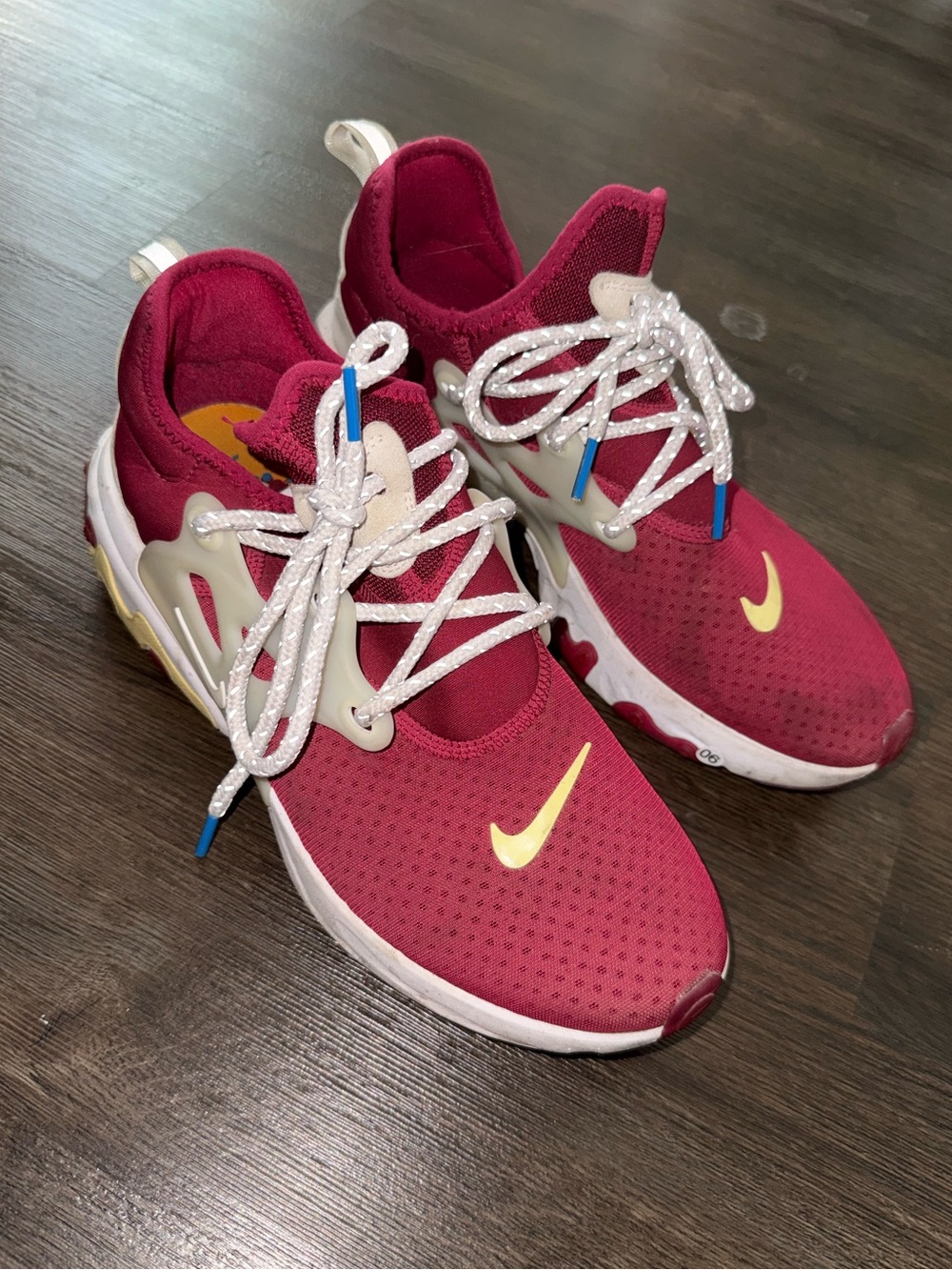 Nike Women’s React Presto 'Noble Red' size 10 - Picture 4 of 11
